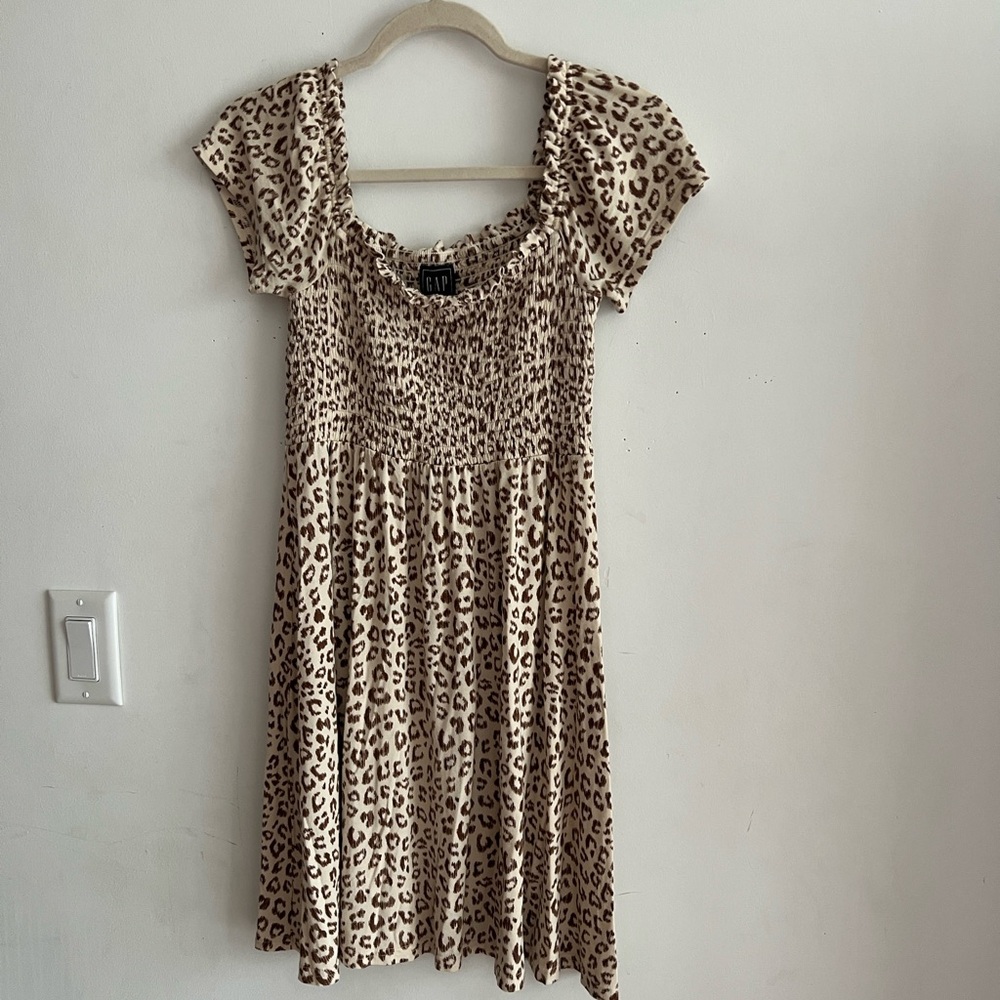 GAP Women’s Leopard Print Smocked Dress Size SP Short Sleeve Casual